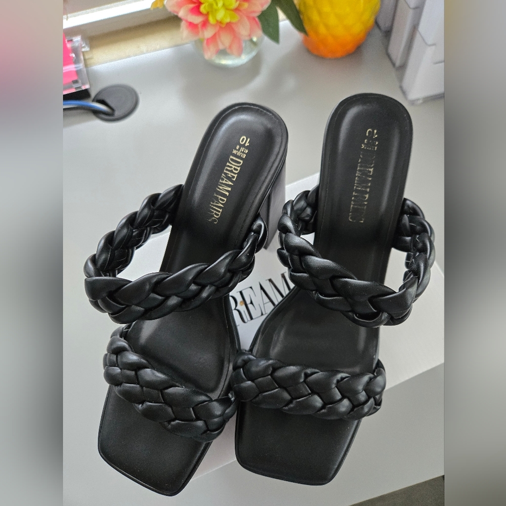 EUC Dream Pairs Women's Black Braided Sandals Size 10